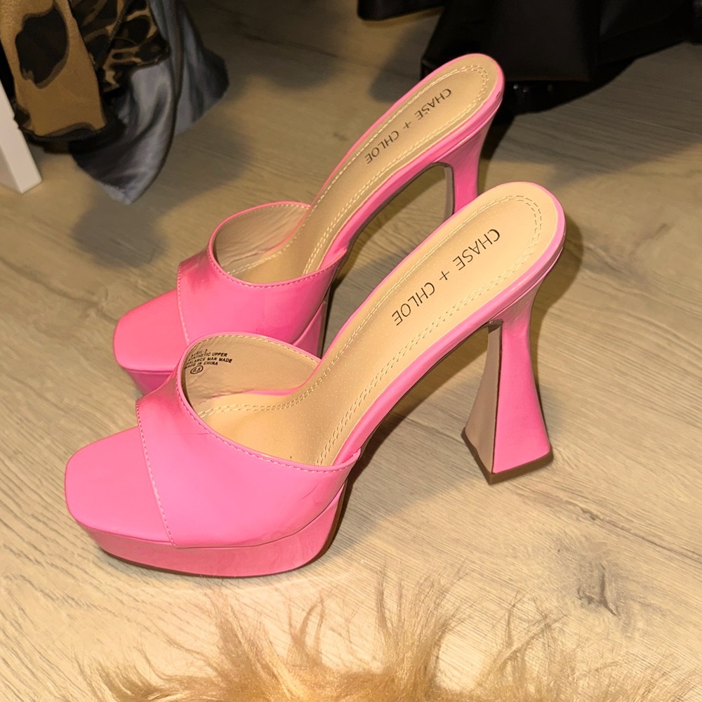 BRAND NEW chunky pink platform heels